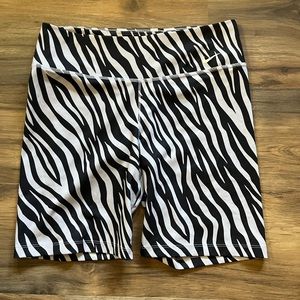 Nike women’s spandex mid thigh, shorts. Size large, black and light gray zebra